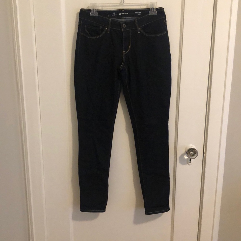 skinny, dark blue levis jeans